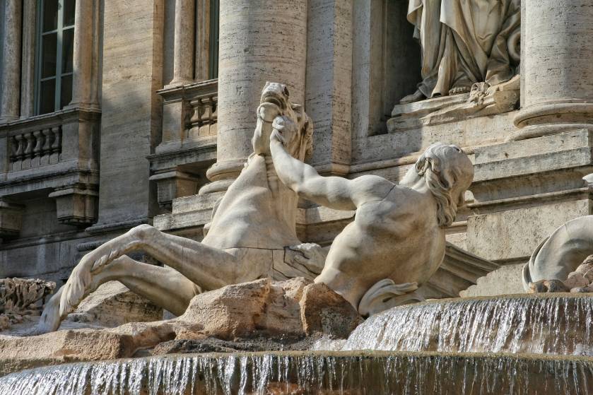 Fontaine de Trevi, cheval de Neptune